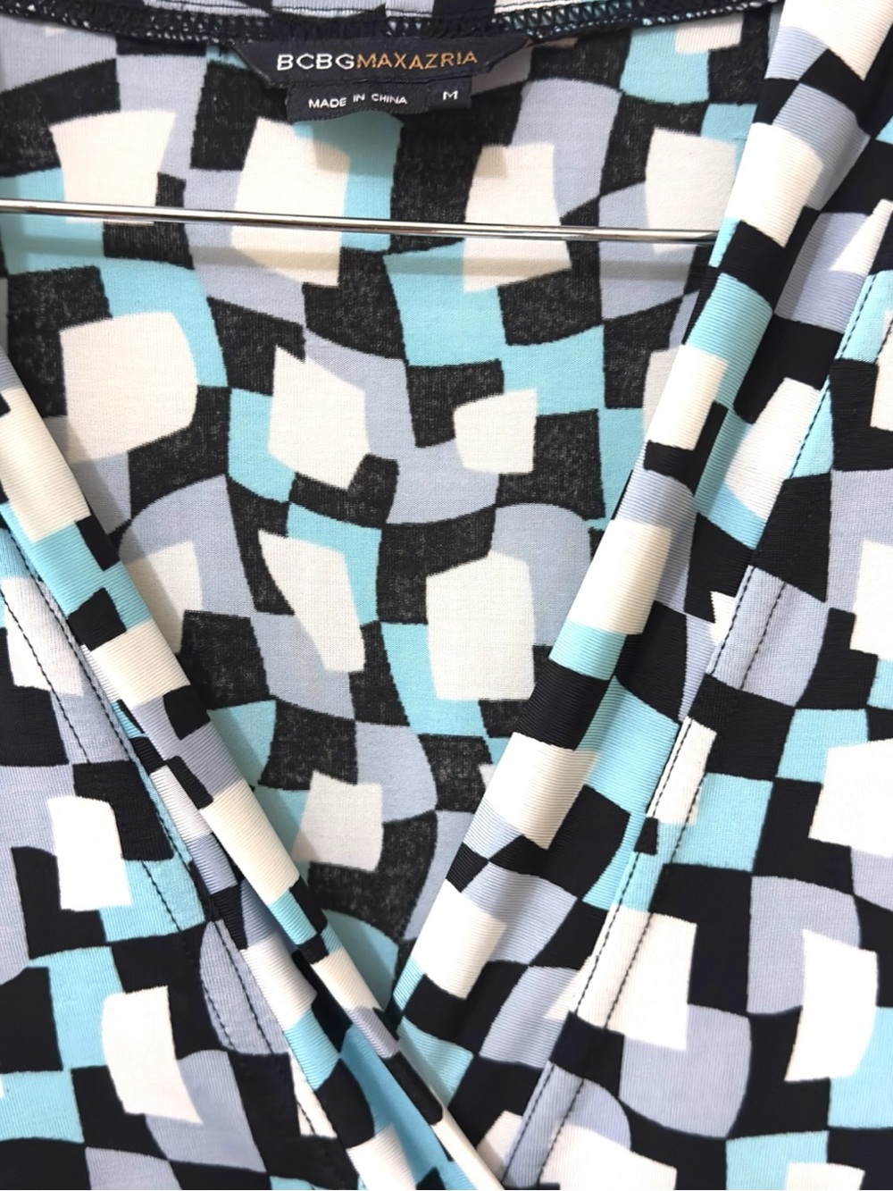 BCBGMaxAzria | EUC Blue White Geometric Print Stretch Wrap Midi Dress (size M) - Picture 8 of 12